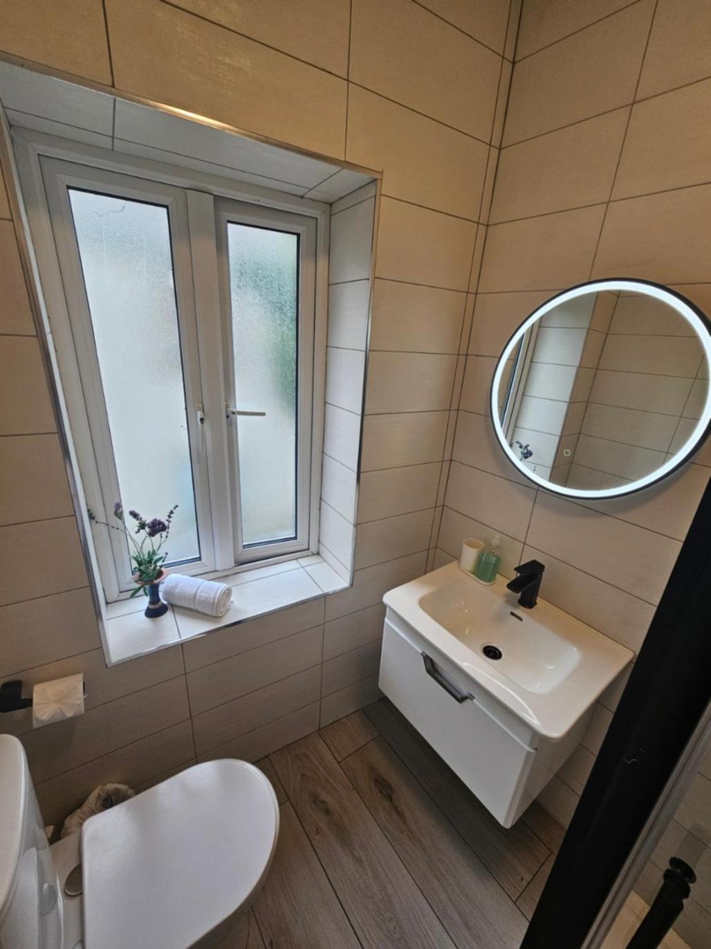 3 Eyre Square Lane Apartment Galway Ngoại thất bức ảnh